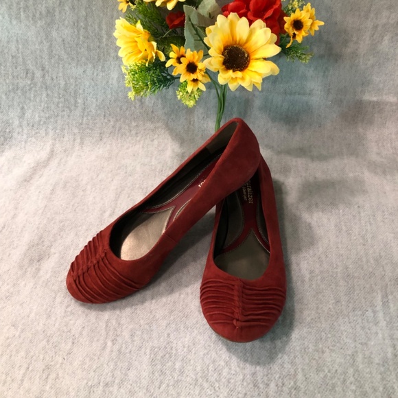 NWOT - Naturalizer Wine-Colored Suede Flats - Picture 7 of 12